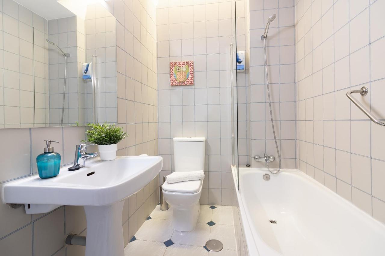 Sea & Wave Pedregalejo Beach Apartment مالقة المظهر الخارجي الصورة