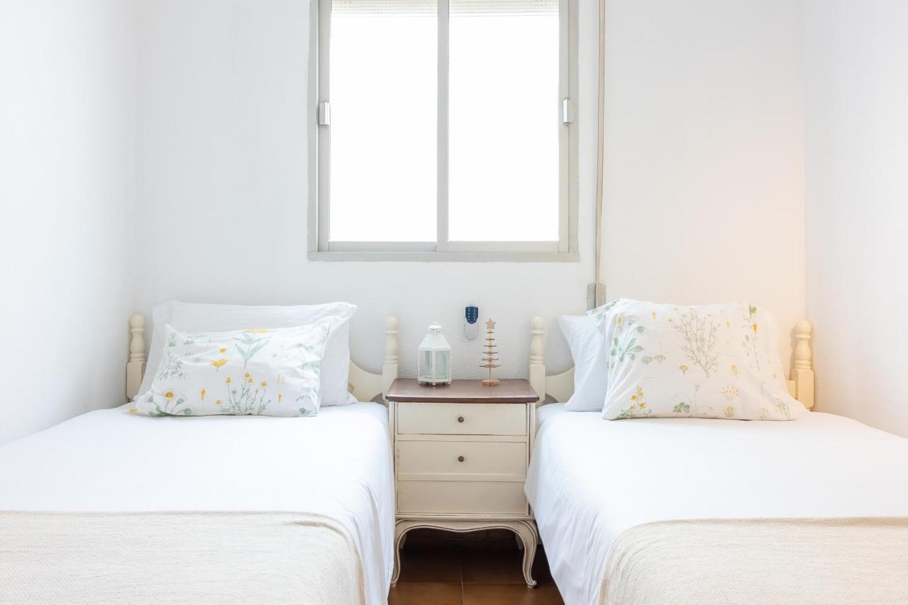 Sea & Wave Pedregalejo Beach Apartment مالقة المظهر الخارجي الصورة