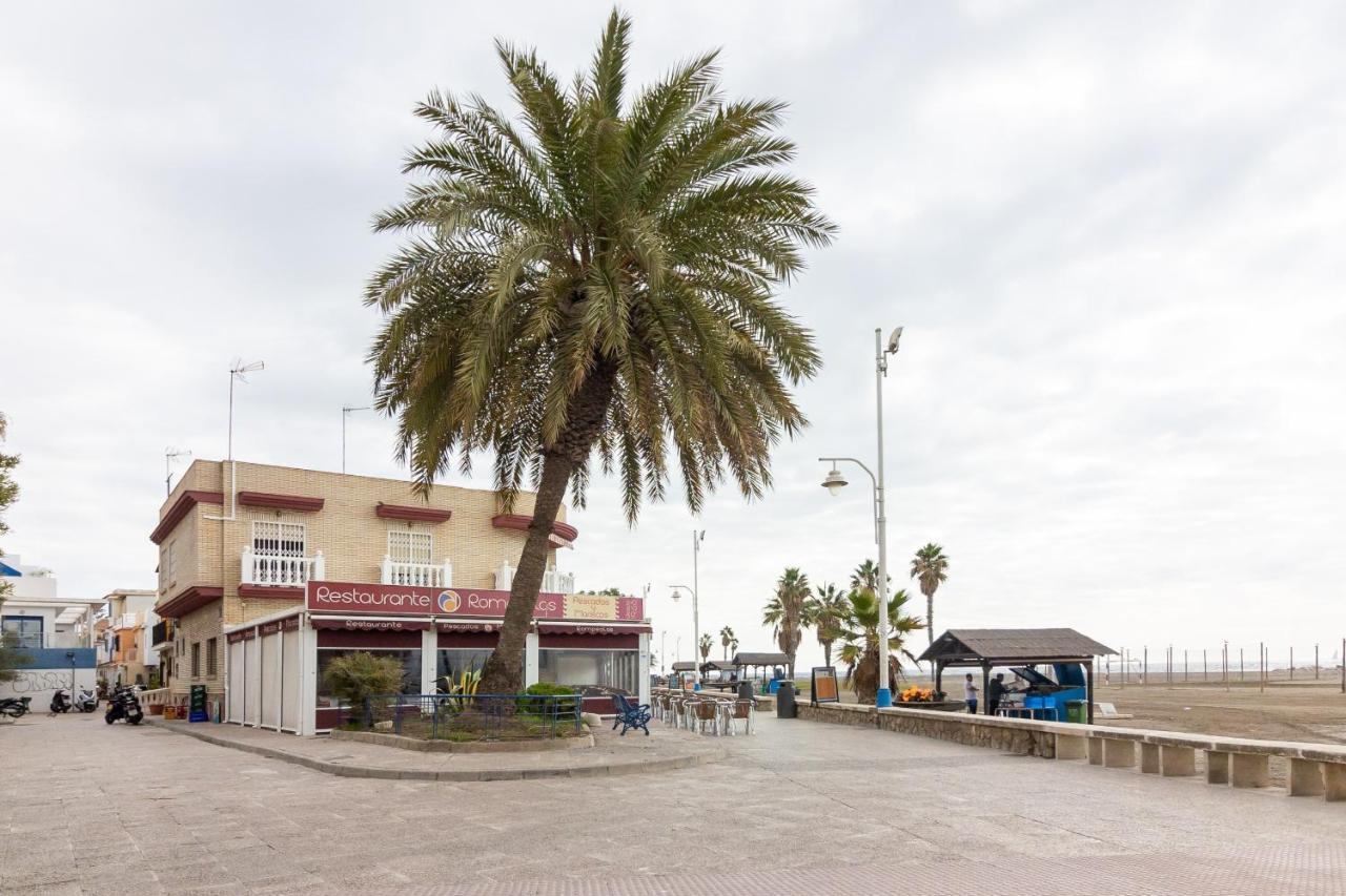 Sea & Wave Pedregalejo Beach Apartment مالقة المظهر الخارجي الصورة